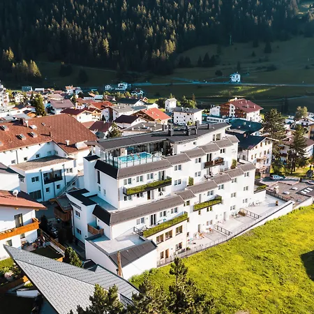 호텔 By Mein Almhof Superior 4*