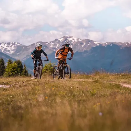 By Mein Almhof Superior ナウダース