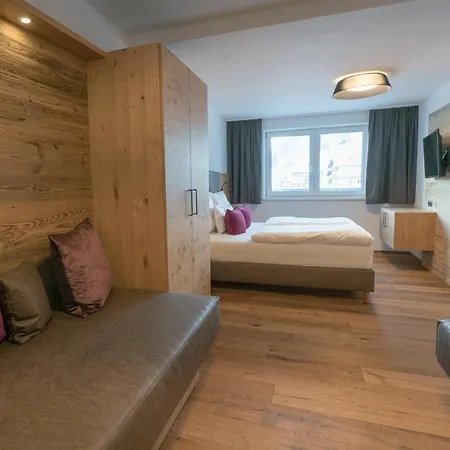 By Mein Almhof Superior ホテル 4*